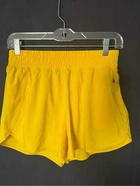NWT CRZ YOGA Women's Bright Yellow Athletic Shorts